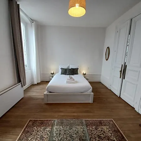 Maison Spacieuse Avec Balcon Sur Les Remparts *