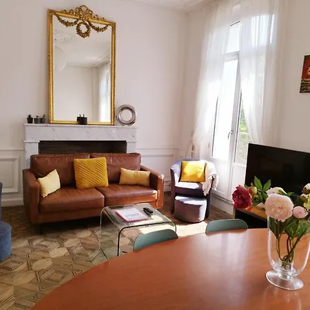 Maison Spacieuse Avec Balcon Sur Les Remparts *